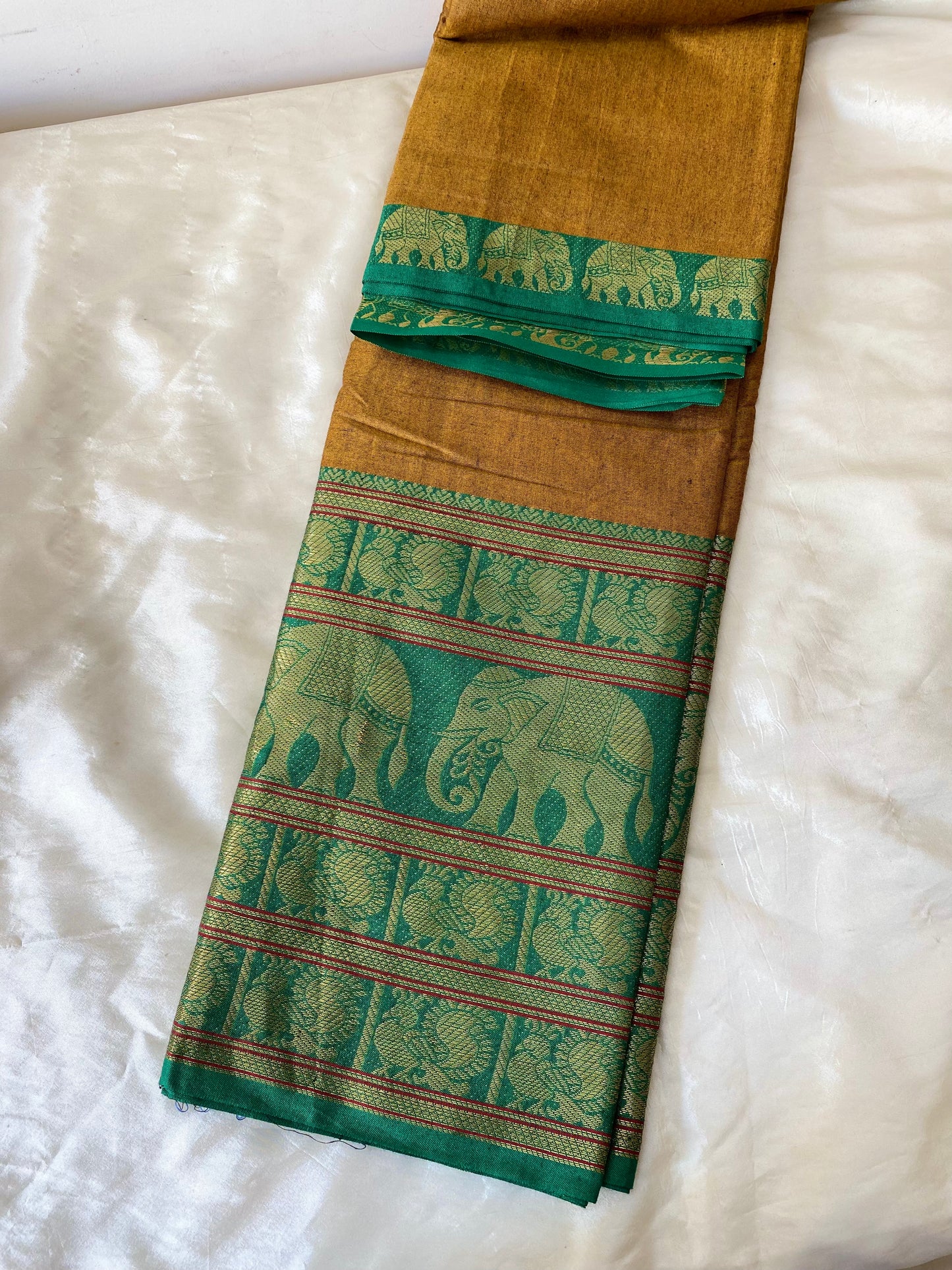 Narayani Pattu Saree Aksha Trends