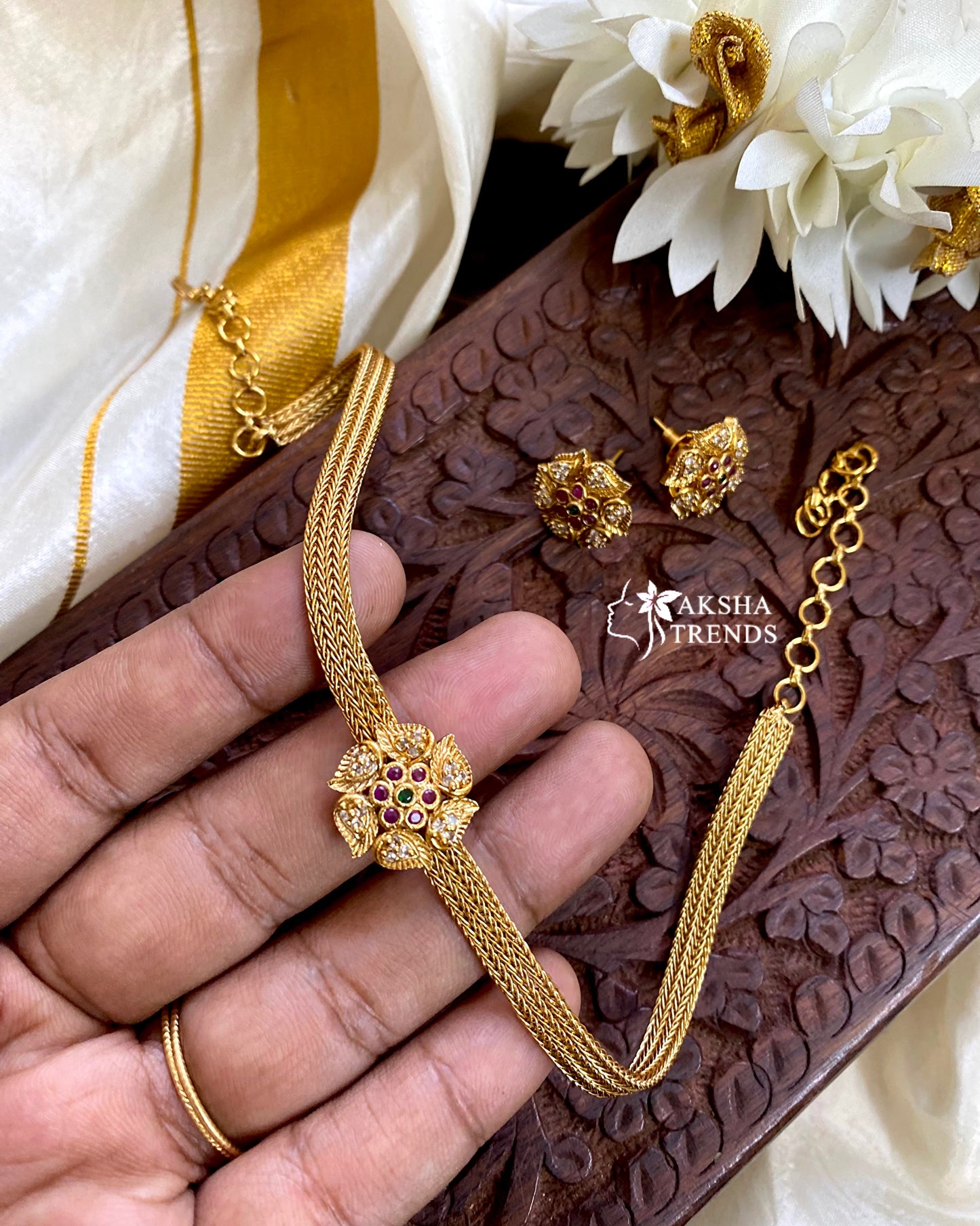 Floral chain choker Aksha Trends