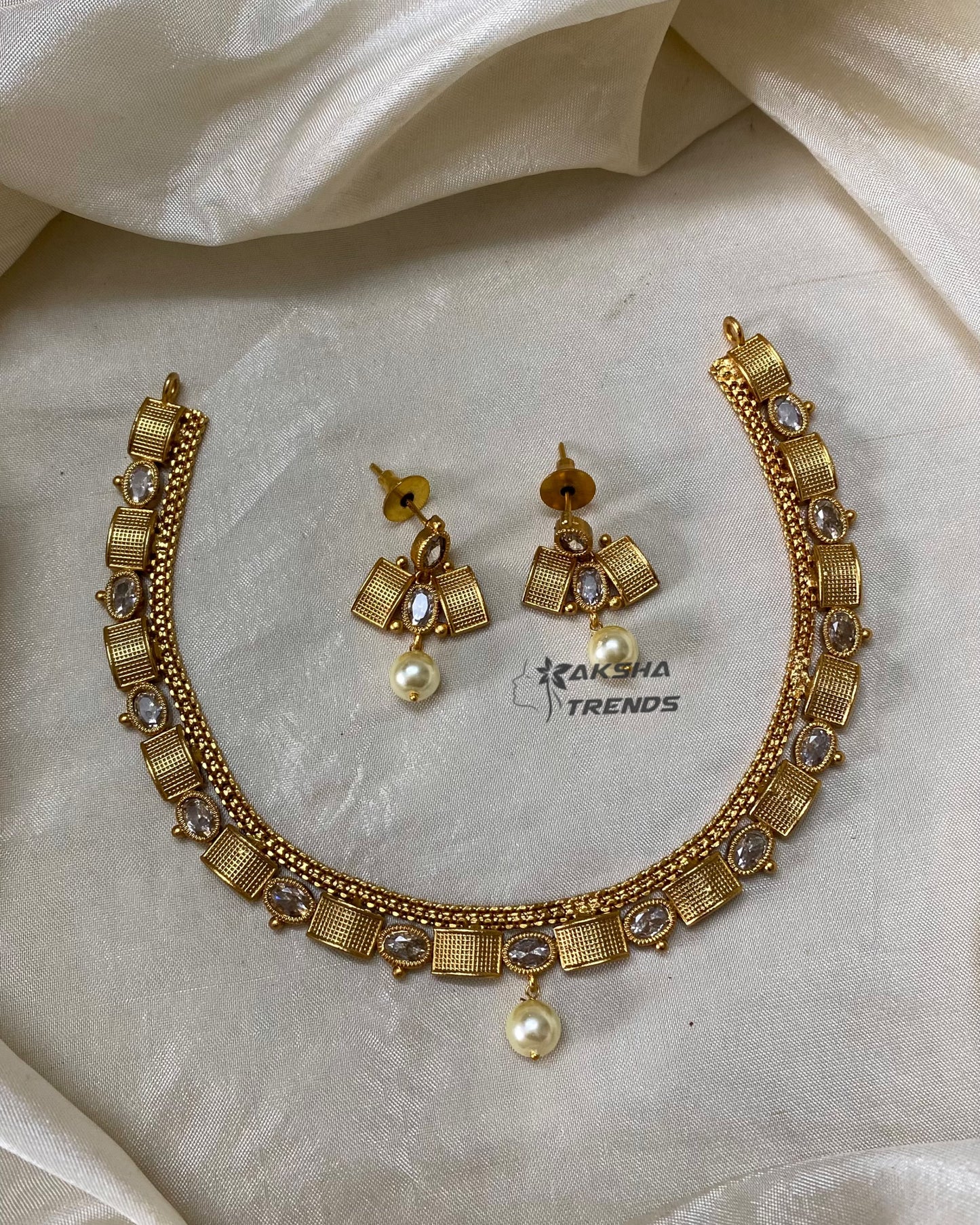 Golden stone necklace Aksha Trends