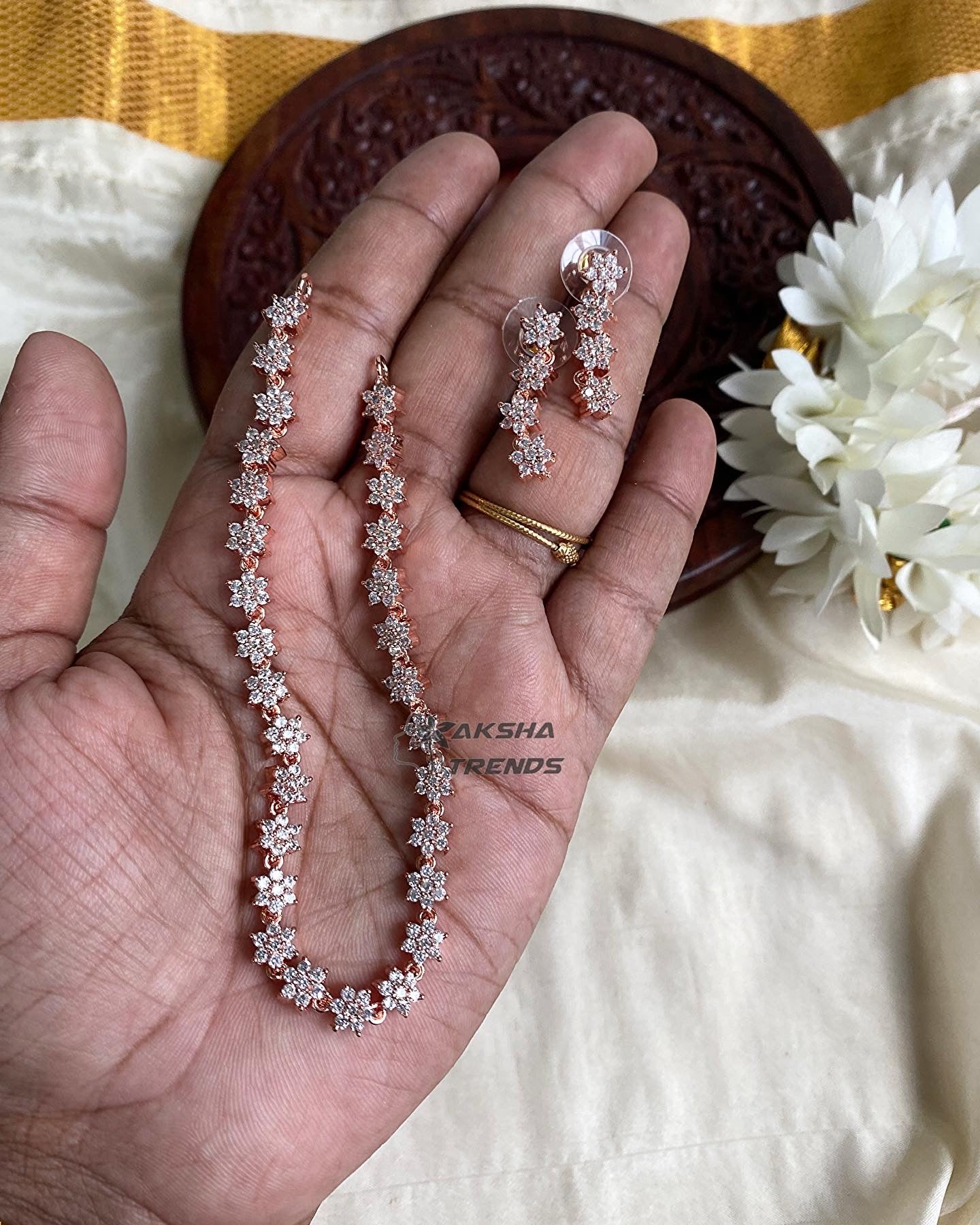 South Indian Close Setting In Open Setting Daimond Necklace | Uncut diamond  necklace, Diamond jewelry set, Diamond necklace designs