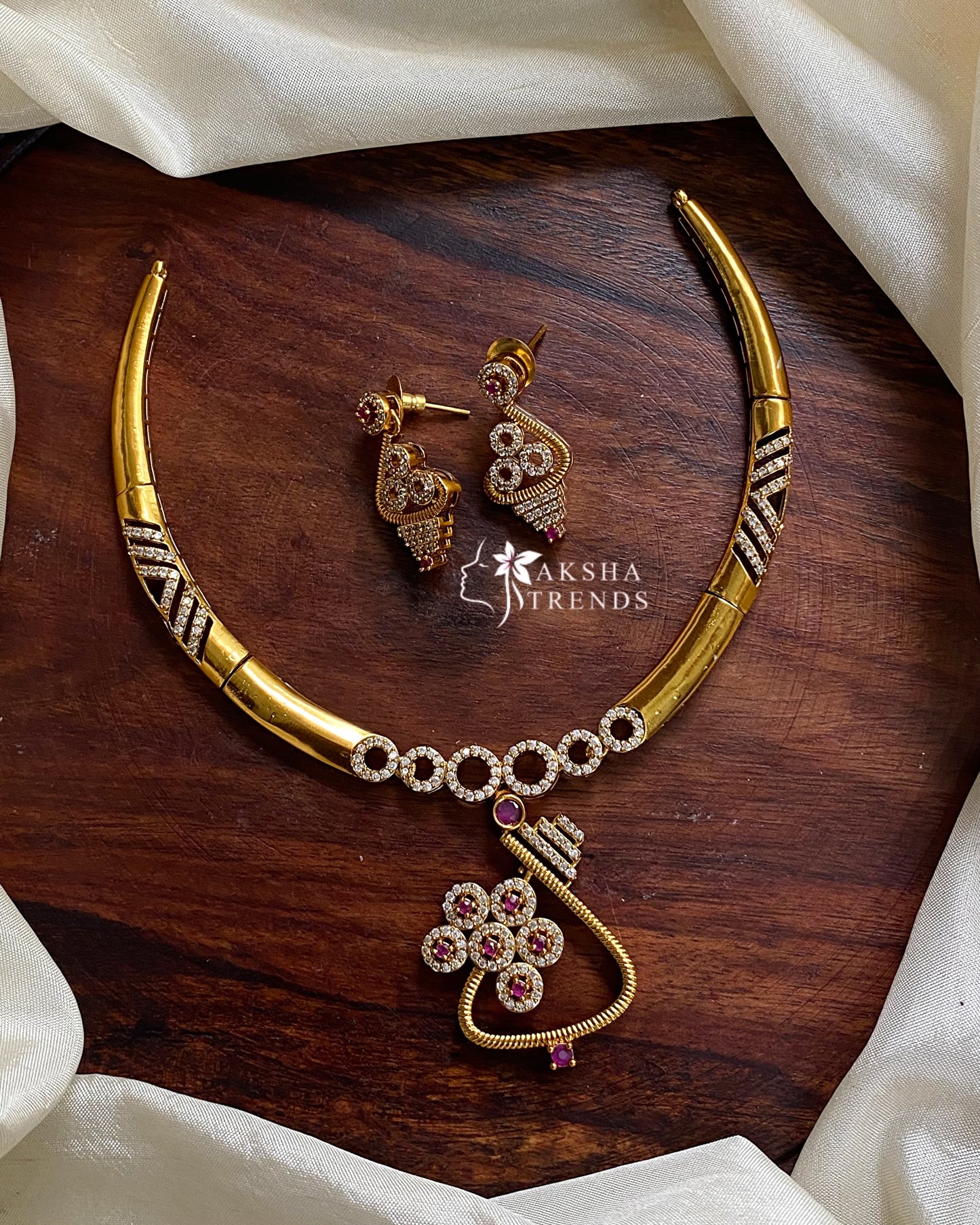 Hasli diamond necklace Aksha Trends