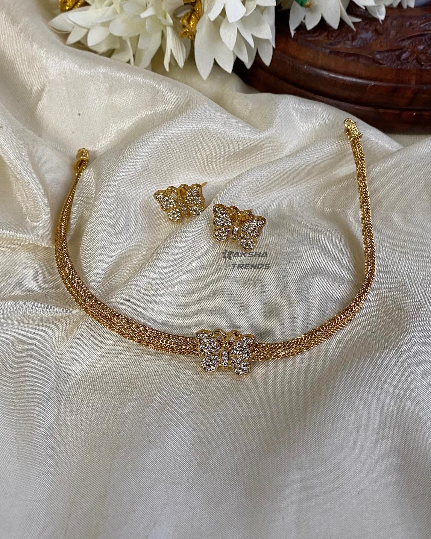 Premium butterfly choker Aksha Trends