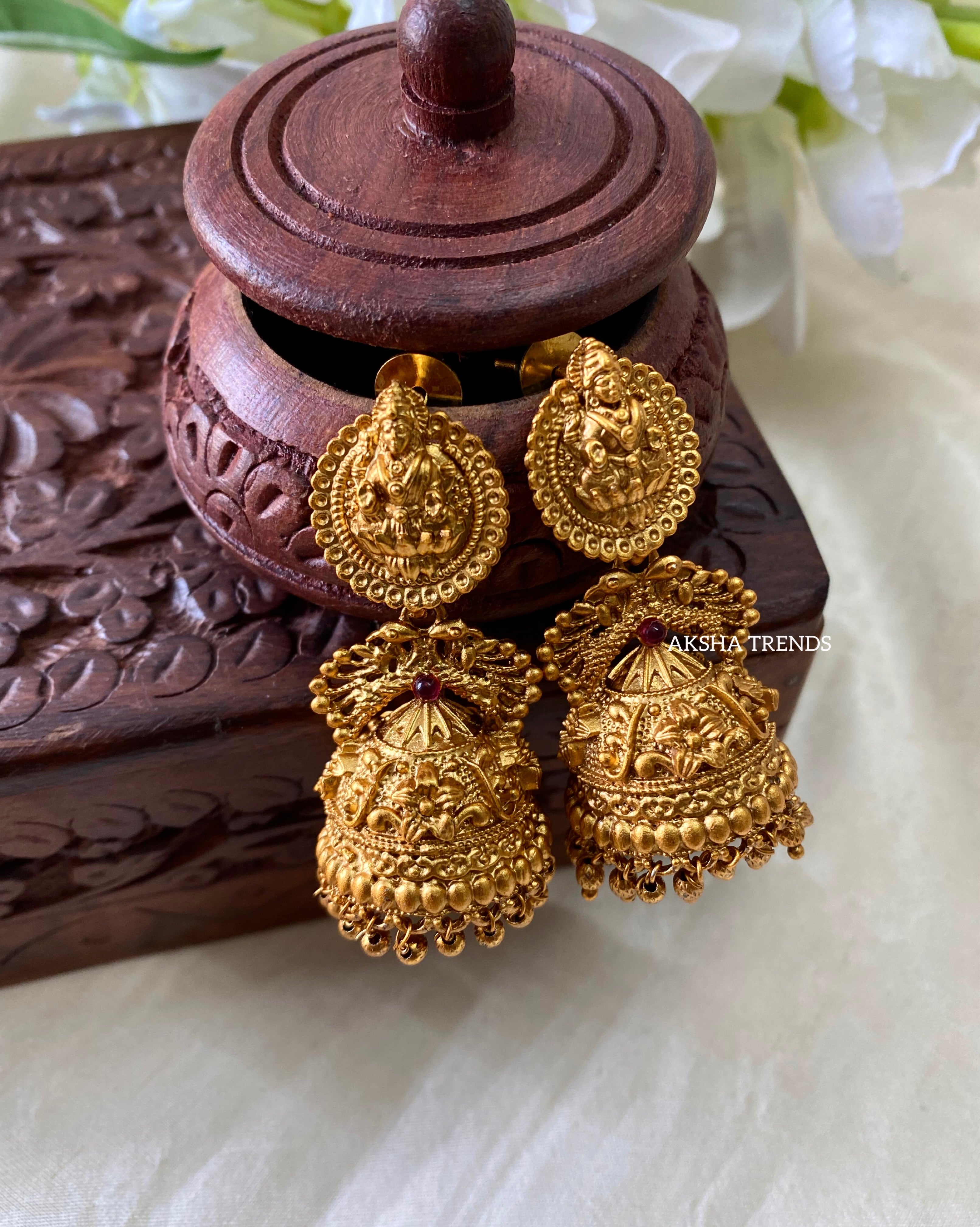 Bridal gold deals jhumkas