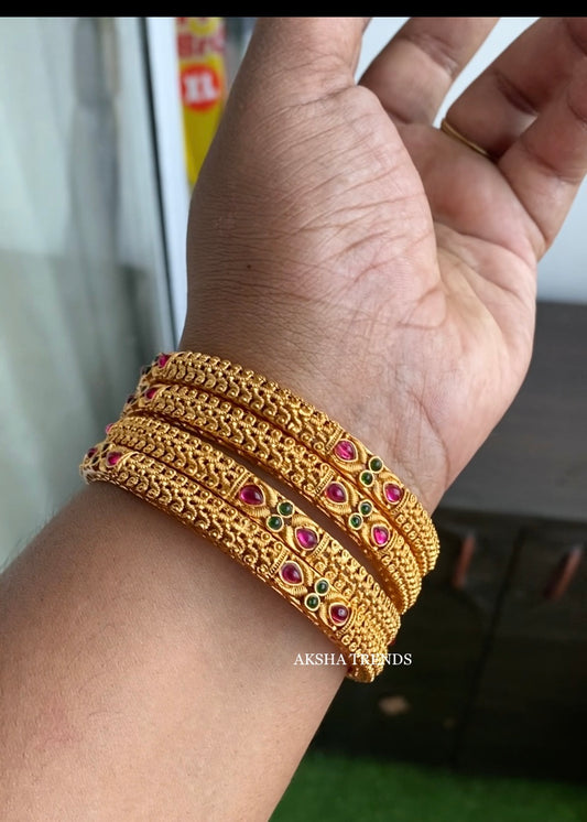 Golden Kundan bangles (4pc) Aksha Trends