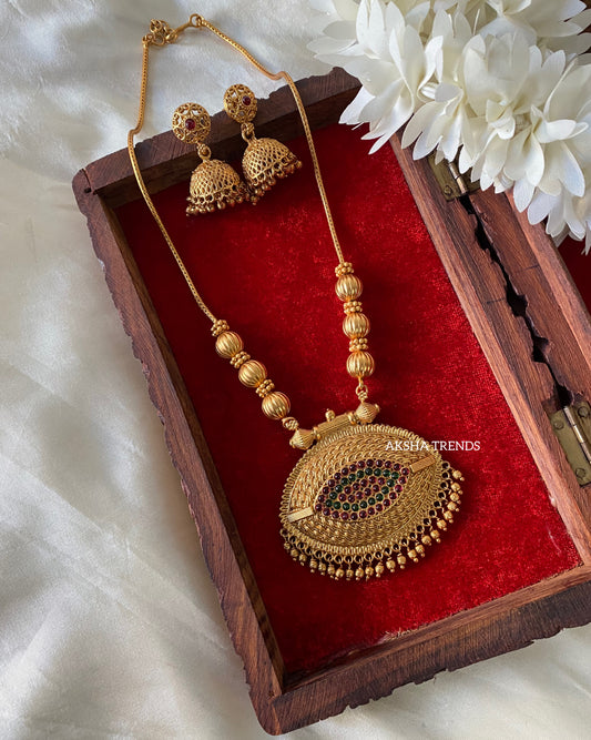 Round pendant set premium Aksha Trends