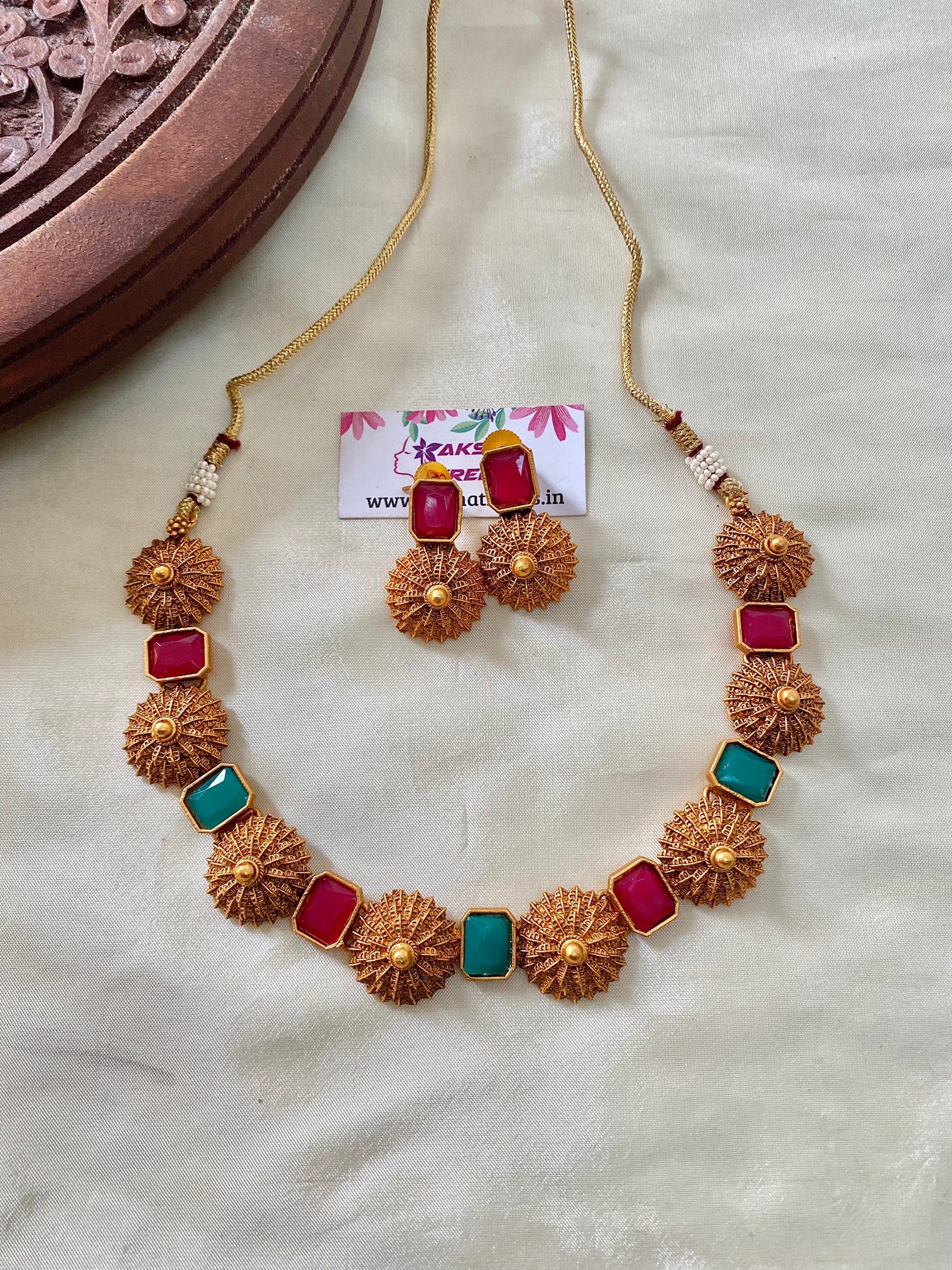 Floral stone necklace Aksha Trends