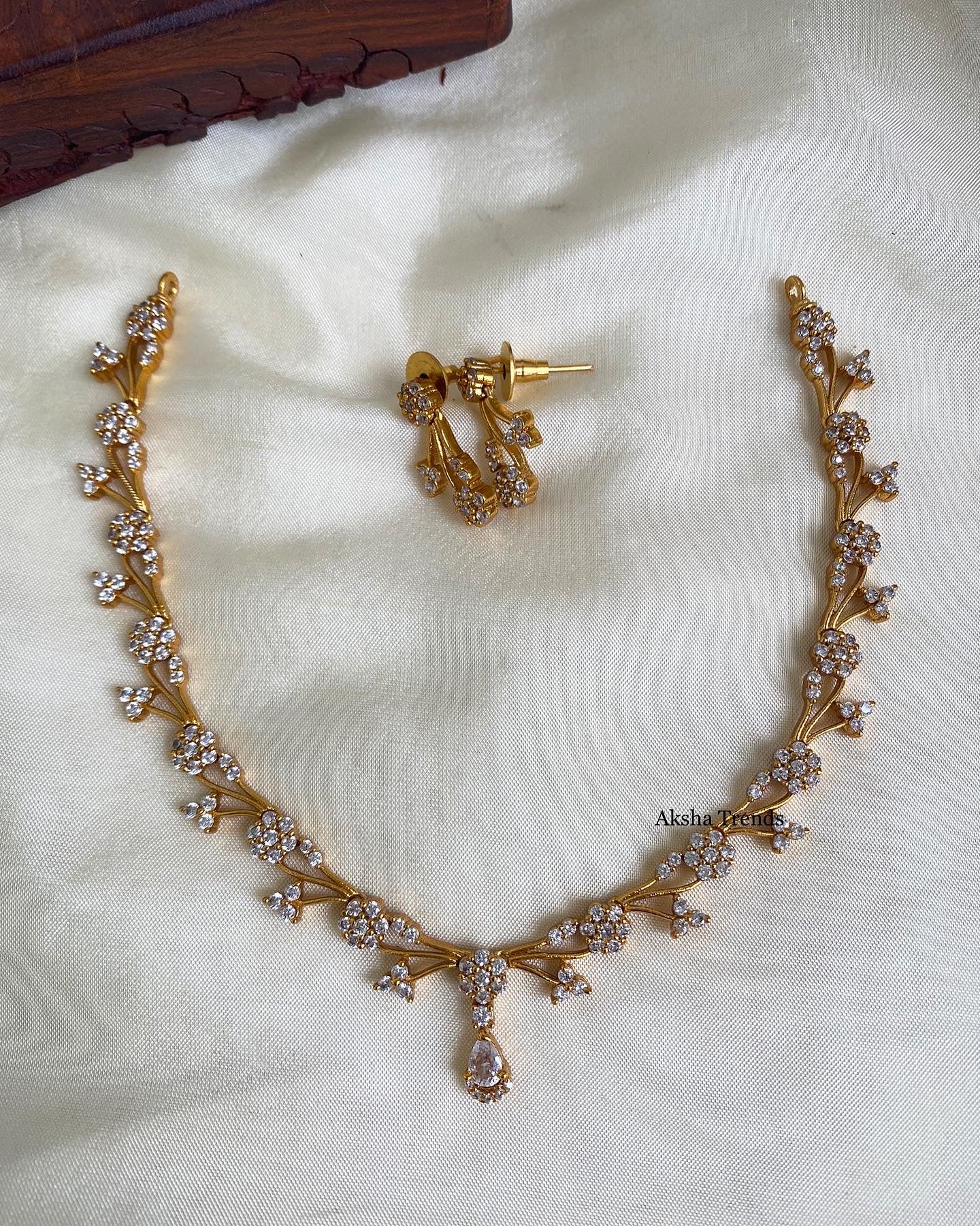 Goldplated elegant necklace Aksha Trends