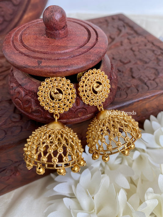 Golden Jhumka Aksha Trends